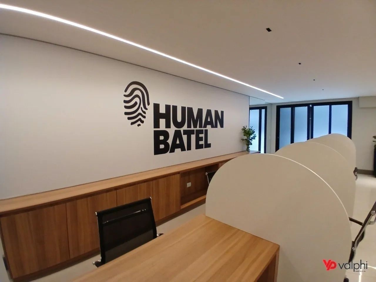Sala comercial nova à venda no Batel.
