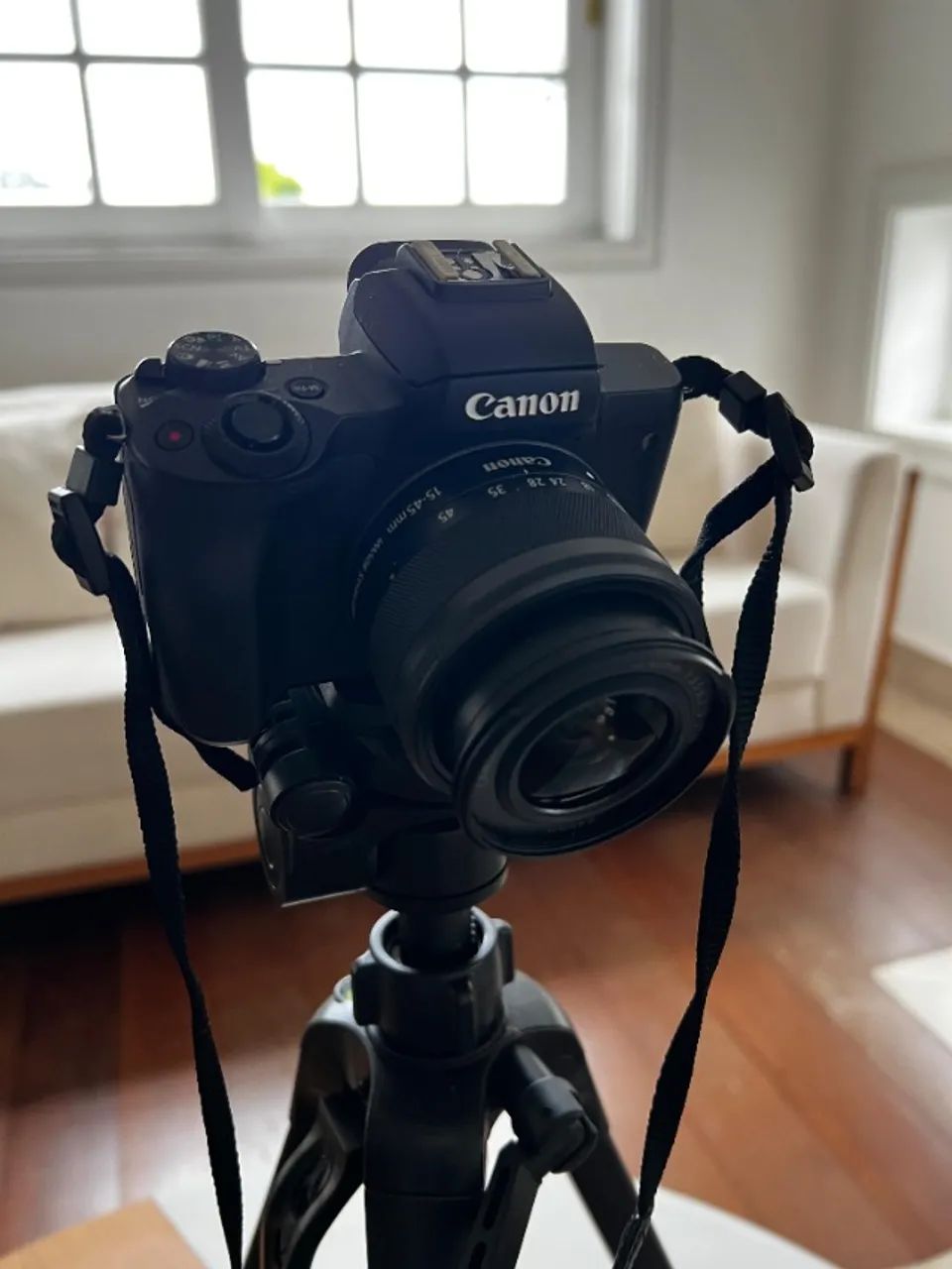 Camera Canon EOS M50 MARK II com Microfone e bateria Extra e Cartao de 256g e Pedestalb