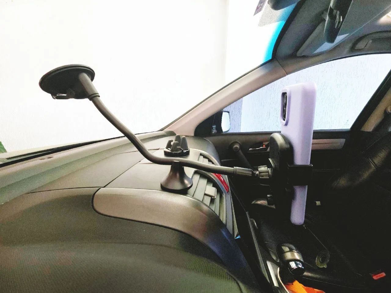 Suporte Celular Flexível uso para-brisa  veicular Tomate - Foto 5