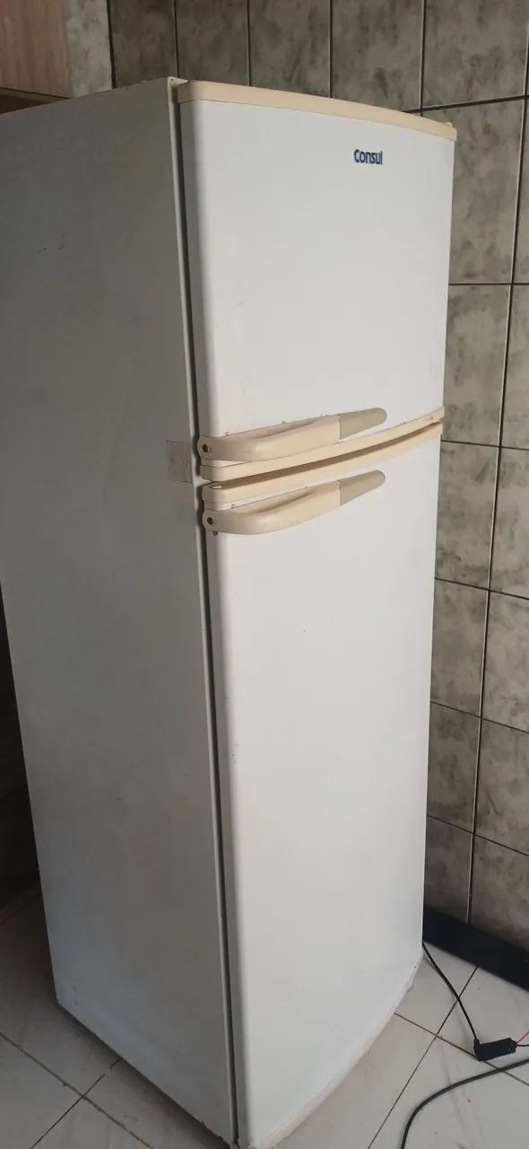 Geladeira funcionando perfeitamente 127 voltes 