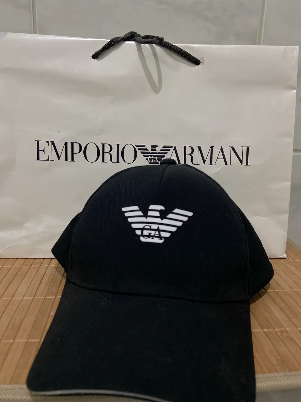 Boné Emporio Armani com logo gravado 