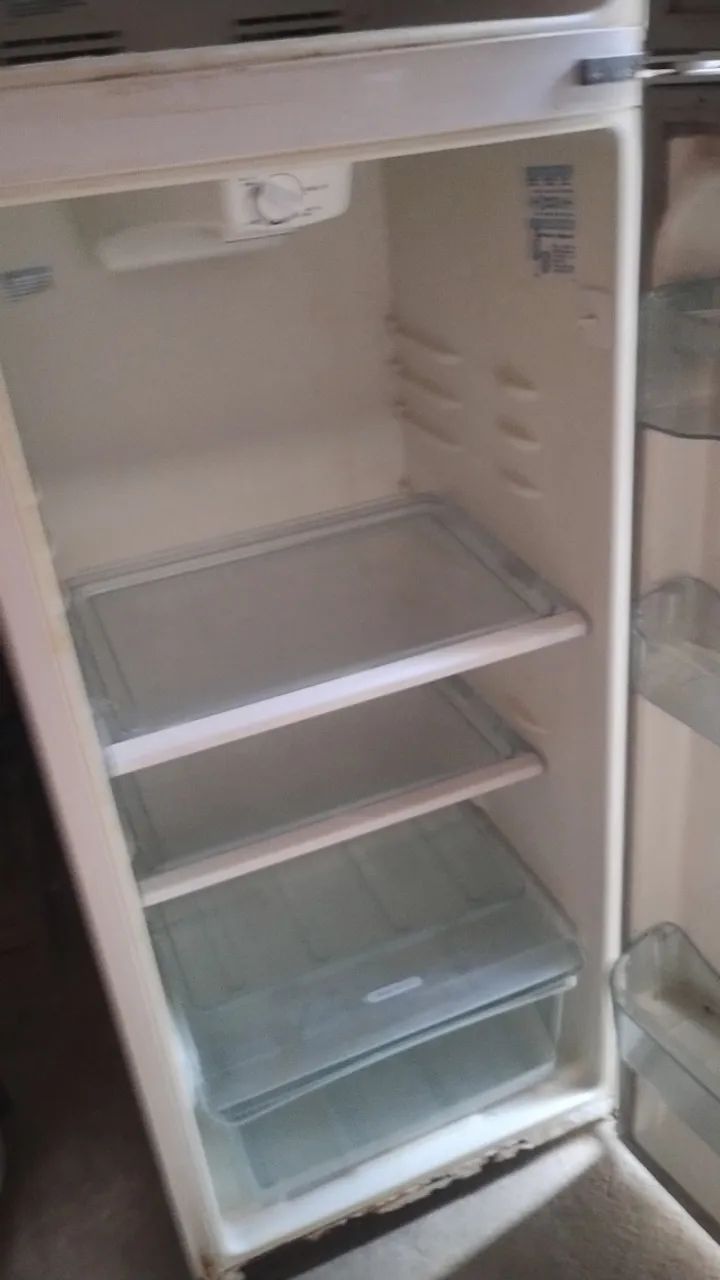 Geladeira Eletrolux 260 litros, duplex, funciona perfeitamente.  - Foto 3