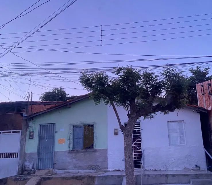 Aluga-se Casa