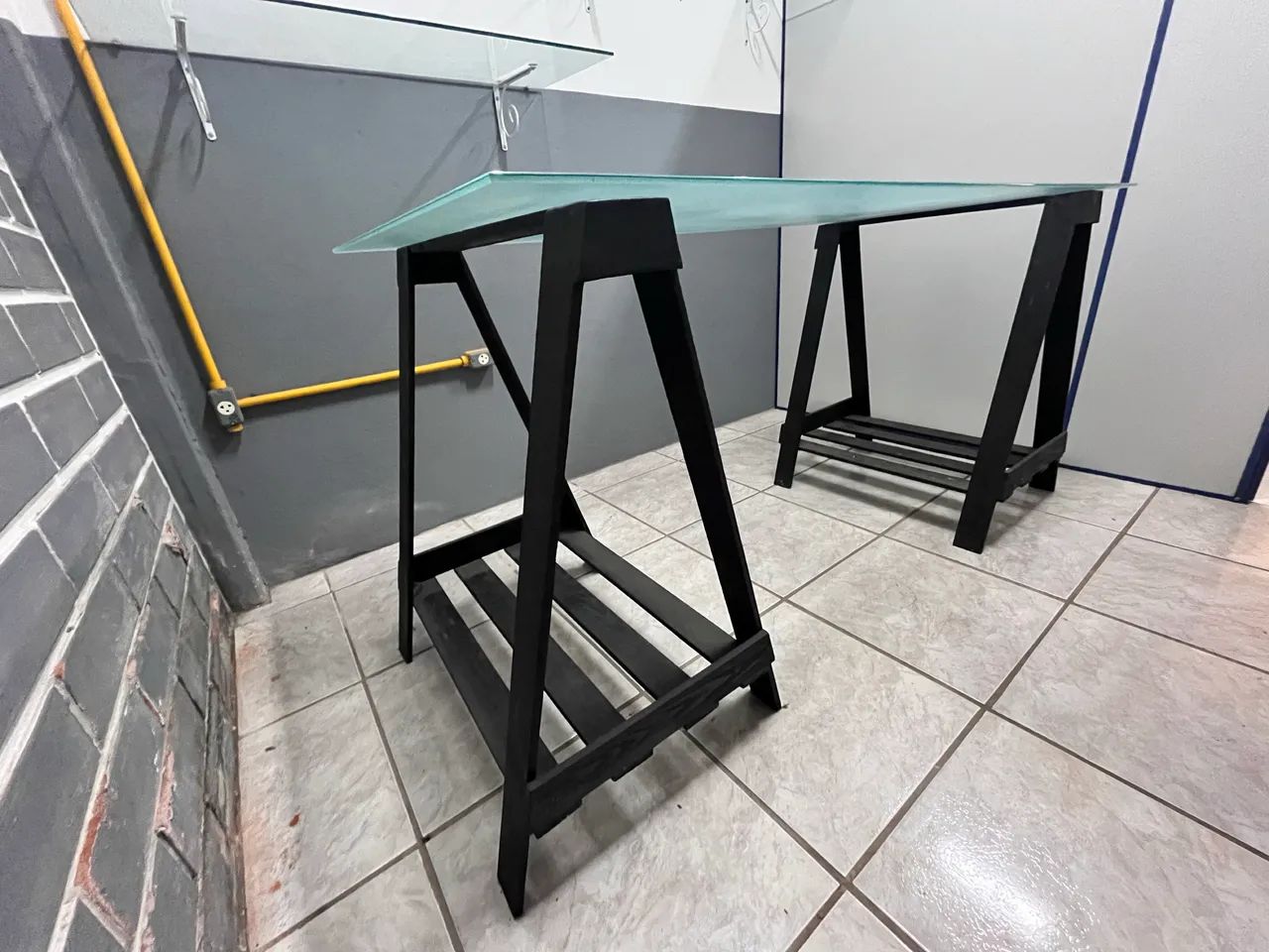 Mesa Escritório com Pratileiras - Foto 5