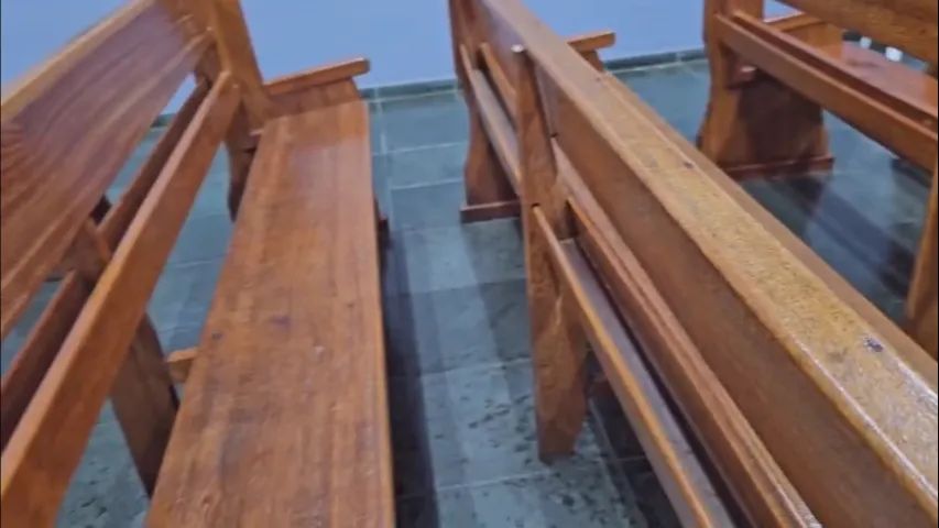 Banco de madeira para Igreja de 5 lugares - Foto 3
