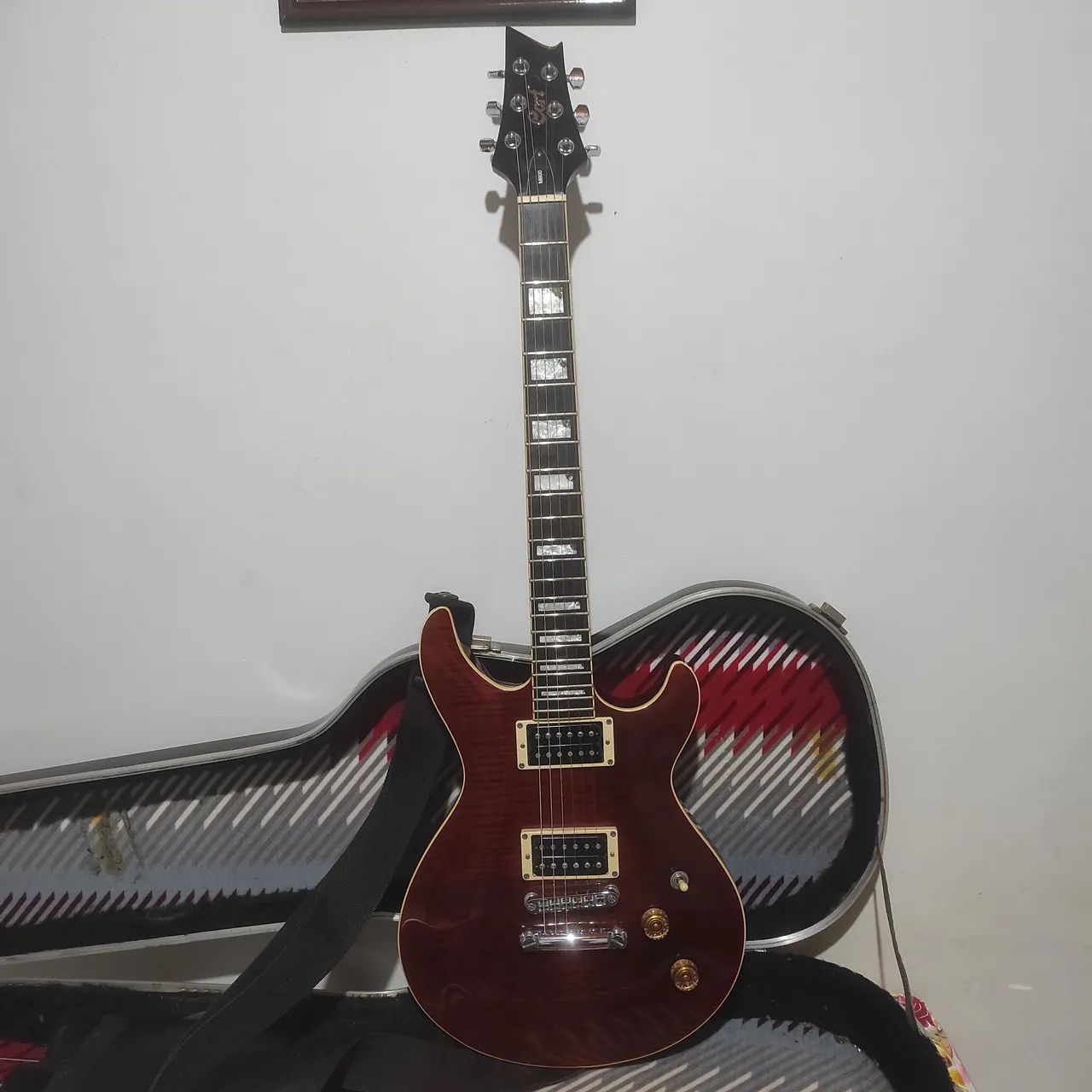 Guitarra Cort M600 em ótimo estado!