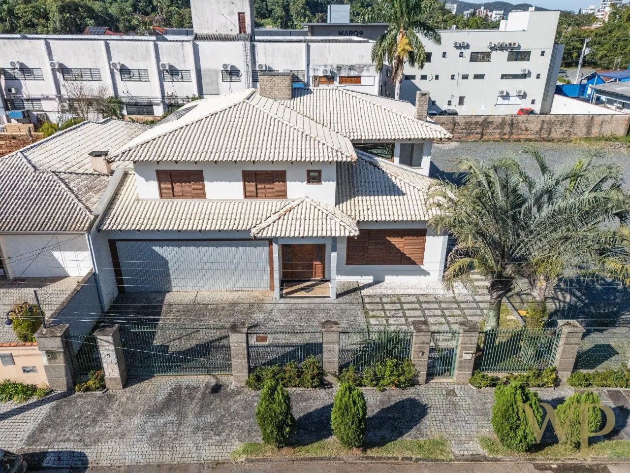 WP7100 - Ampla casa em rua sem saída no Glória