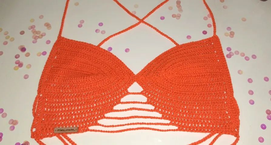 Cropped de Crochê Laranja Detalhe no Centro e Cruzado Atrás