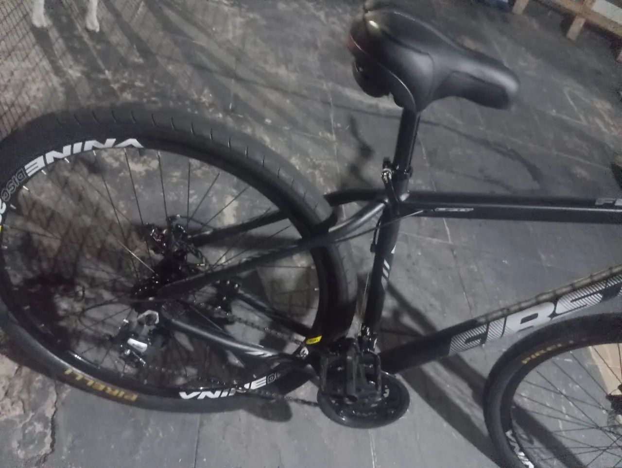 Bicicleta aro 29 praticamente nova   com nota fiscal e garantia de 1 ano.aceita oferta. - Foto 5
