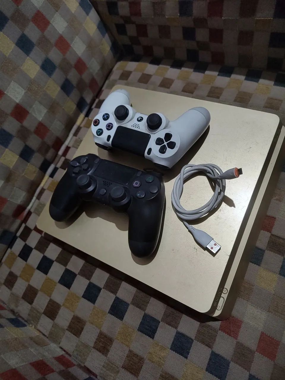 ps4 dourado com 800 GB - Foto 3