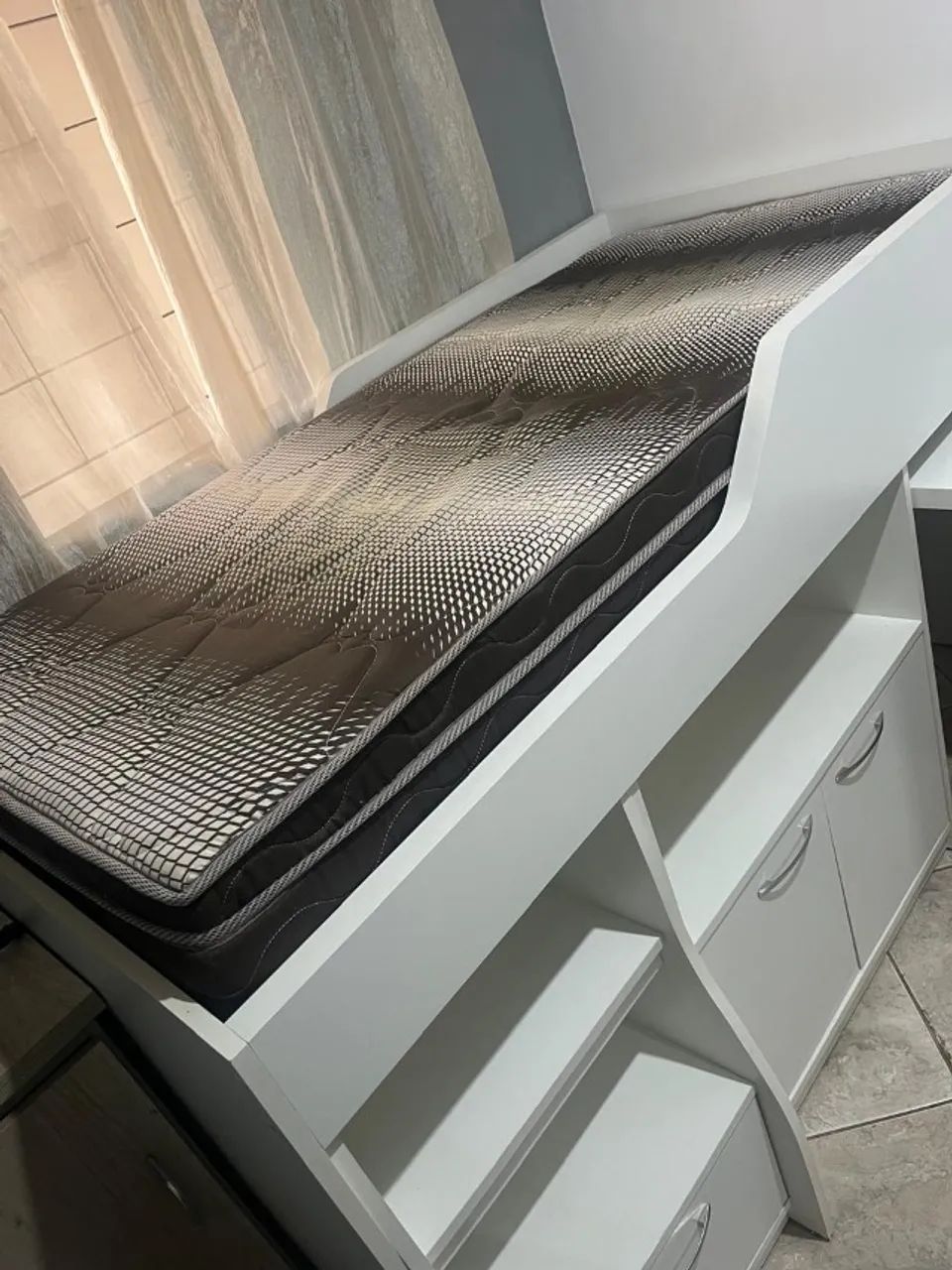 Cama com escrivaninha
