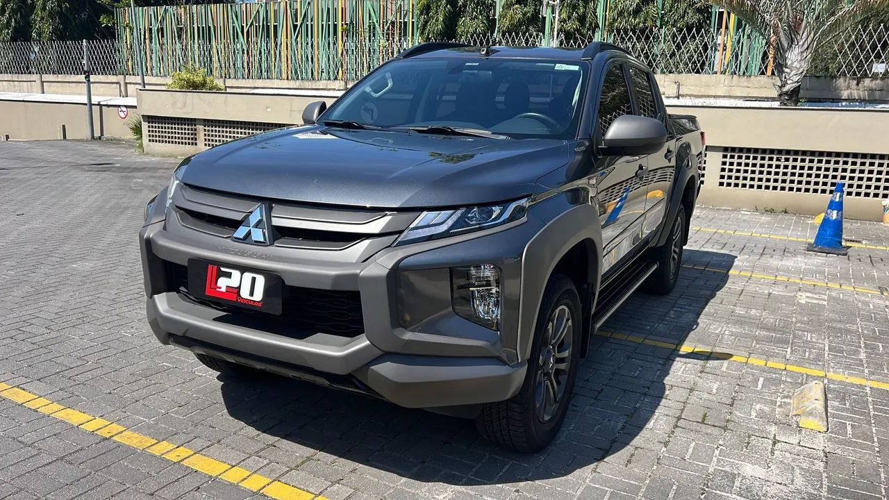 Mitsubishi L200 L200 Tri. S. Outd. Plus 2.4 4x4 Die. Aut 2025