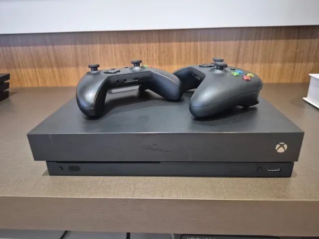 XBOX ONE X + 2 Controles - Foto 3