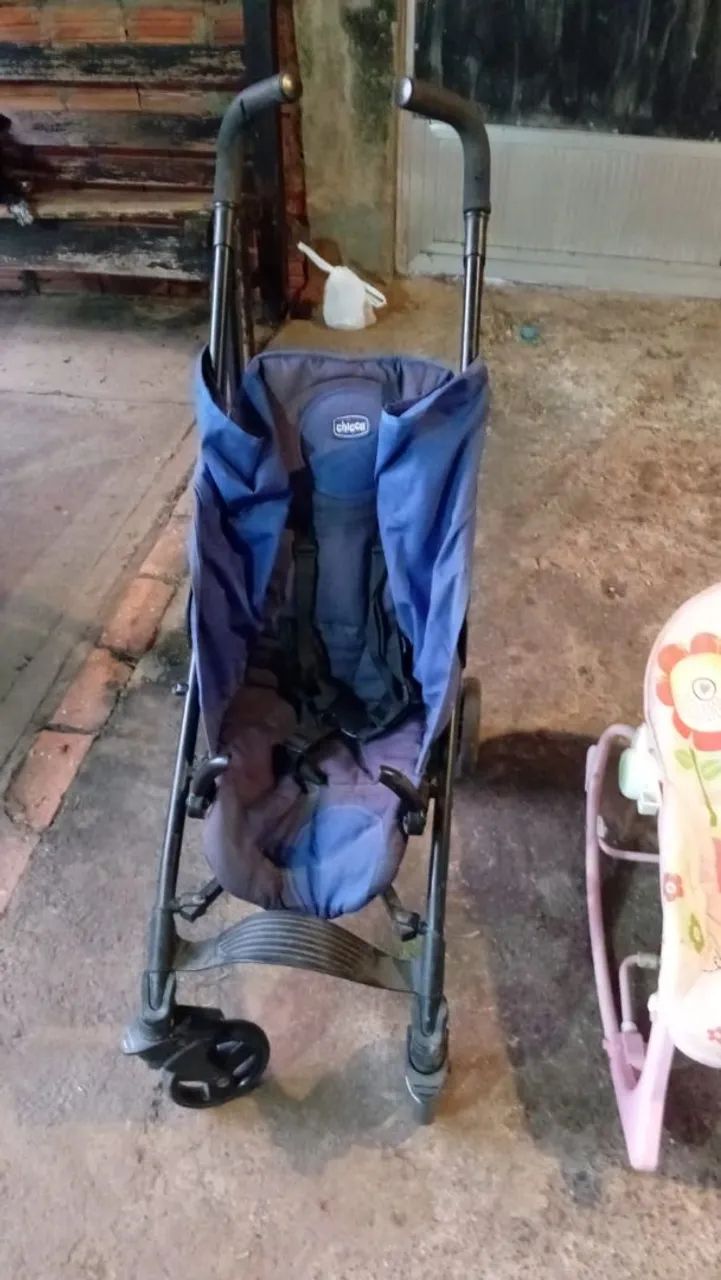Carrinho de bebê, na cor azul - Foto 2