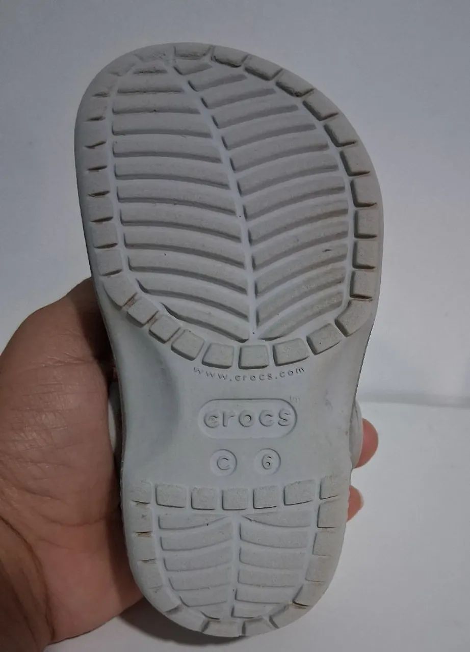 Crocs classic glitter clog infantil silver - Cinza - Foto 4