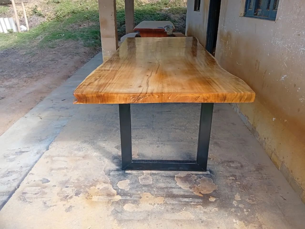 Mesa de madeira com pés de metalon  - Foto 2