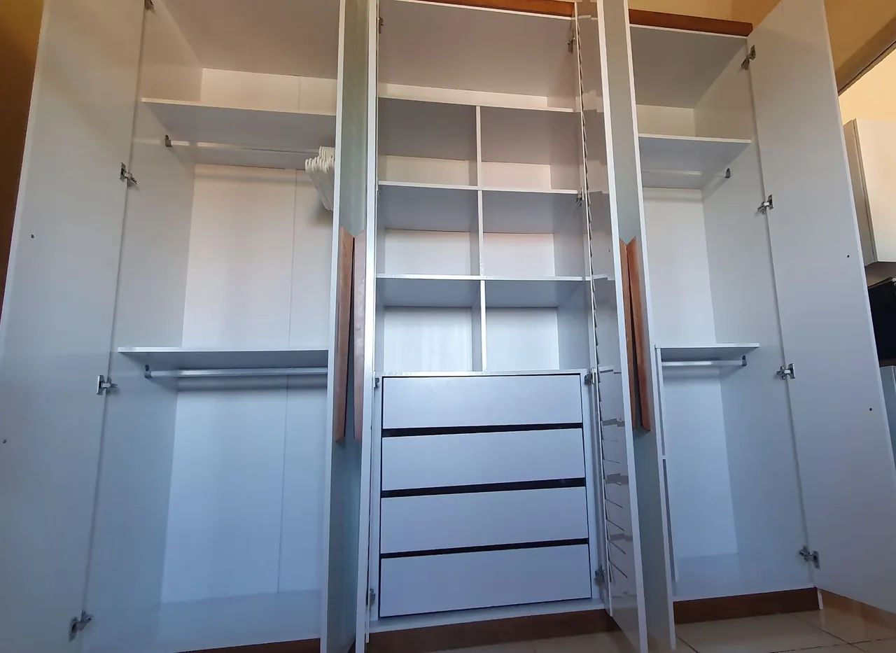 Guarda roupa 6 portas  - Foto 2