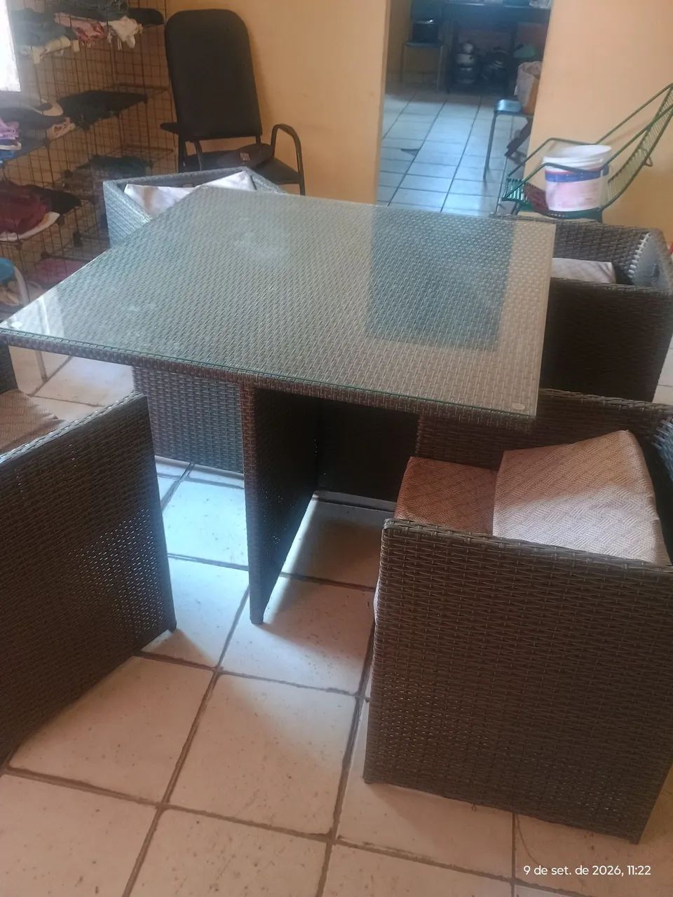 CONJUNTO DE MESA COM POLTRONA - Foto 4