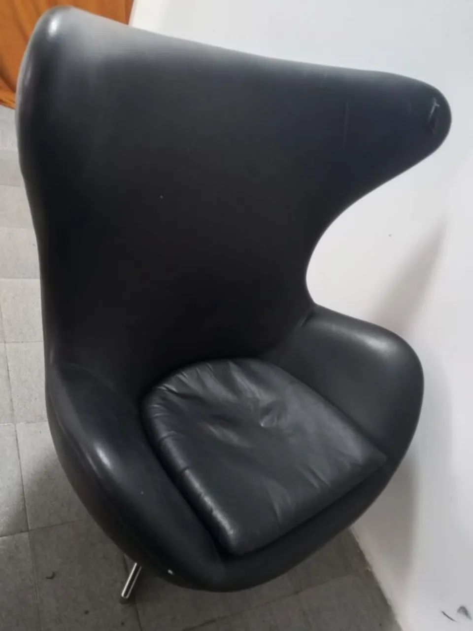 POLTRONA DE COURO FORMATO EGG - Foto 2