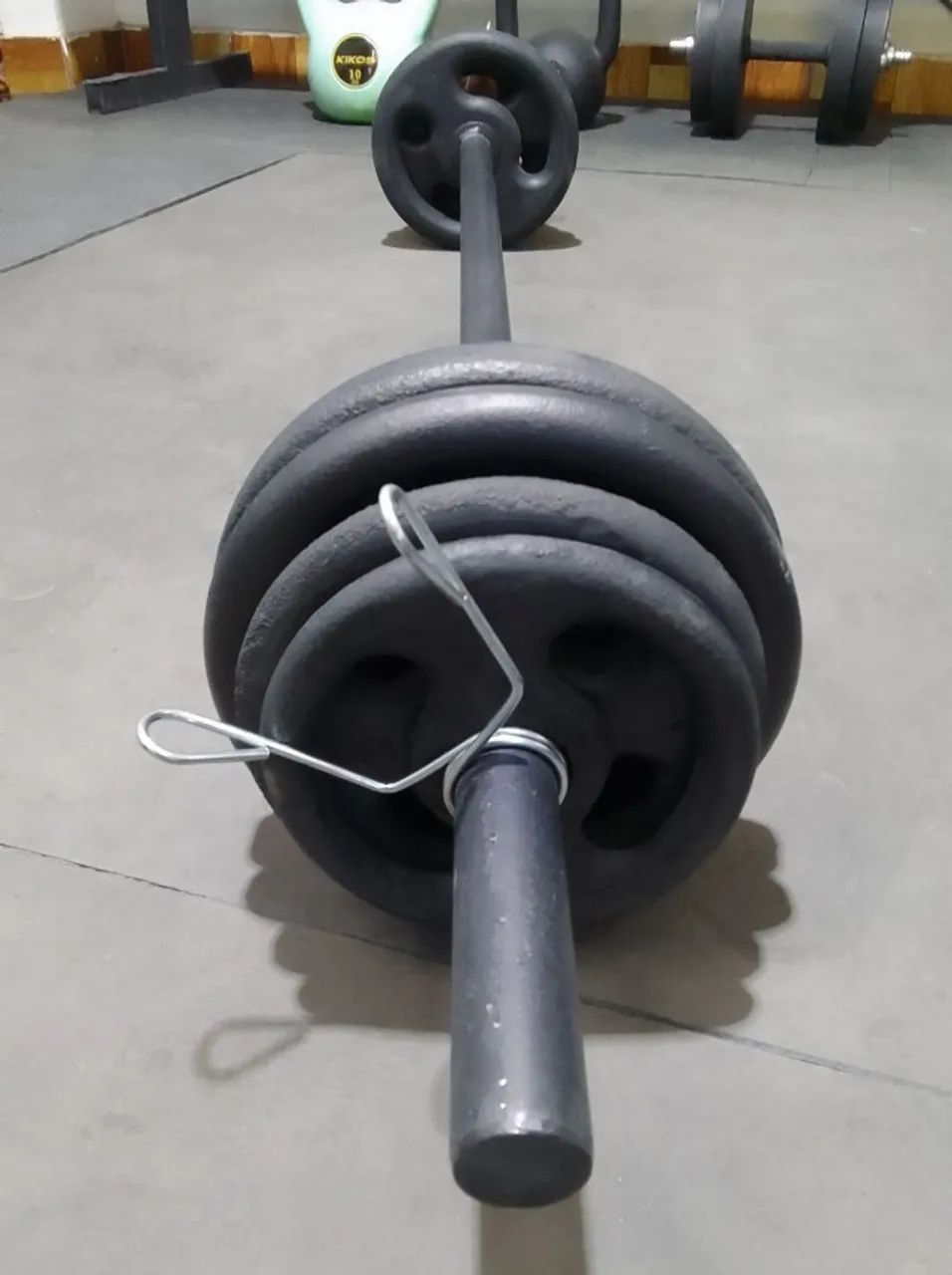 Barra Bíceps + 20kg Anilhas Ferro