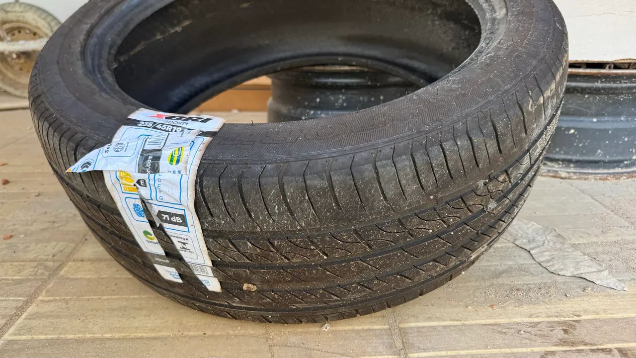 Pneu aro 19 novo 235/45 - Foto 4