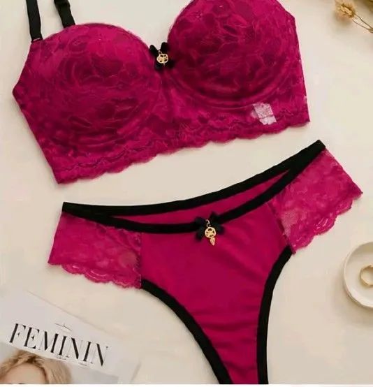 Conjunto em Renda com Bojo Rosa com detalhes em preto  - Foto 5