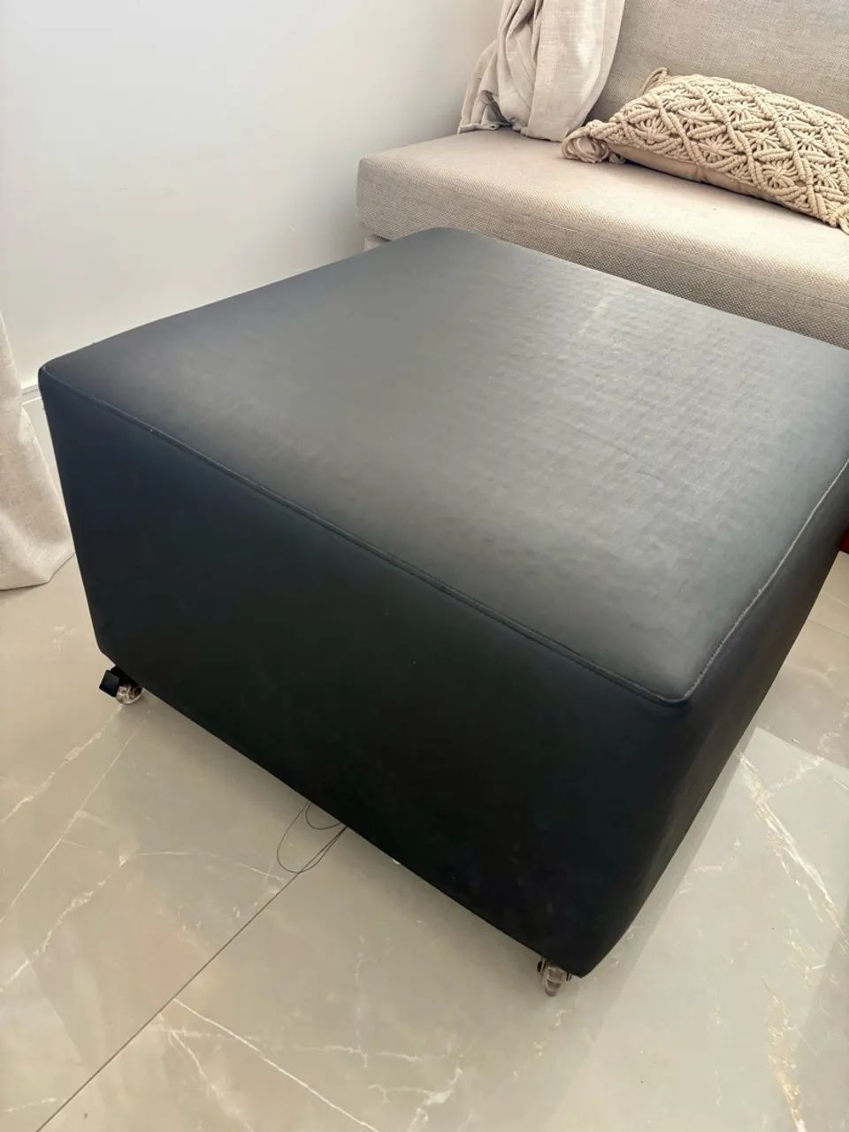 PUFE QUADRADO PRETO | 70 × 70 CM - Foto 3