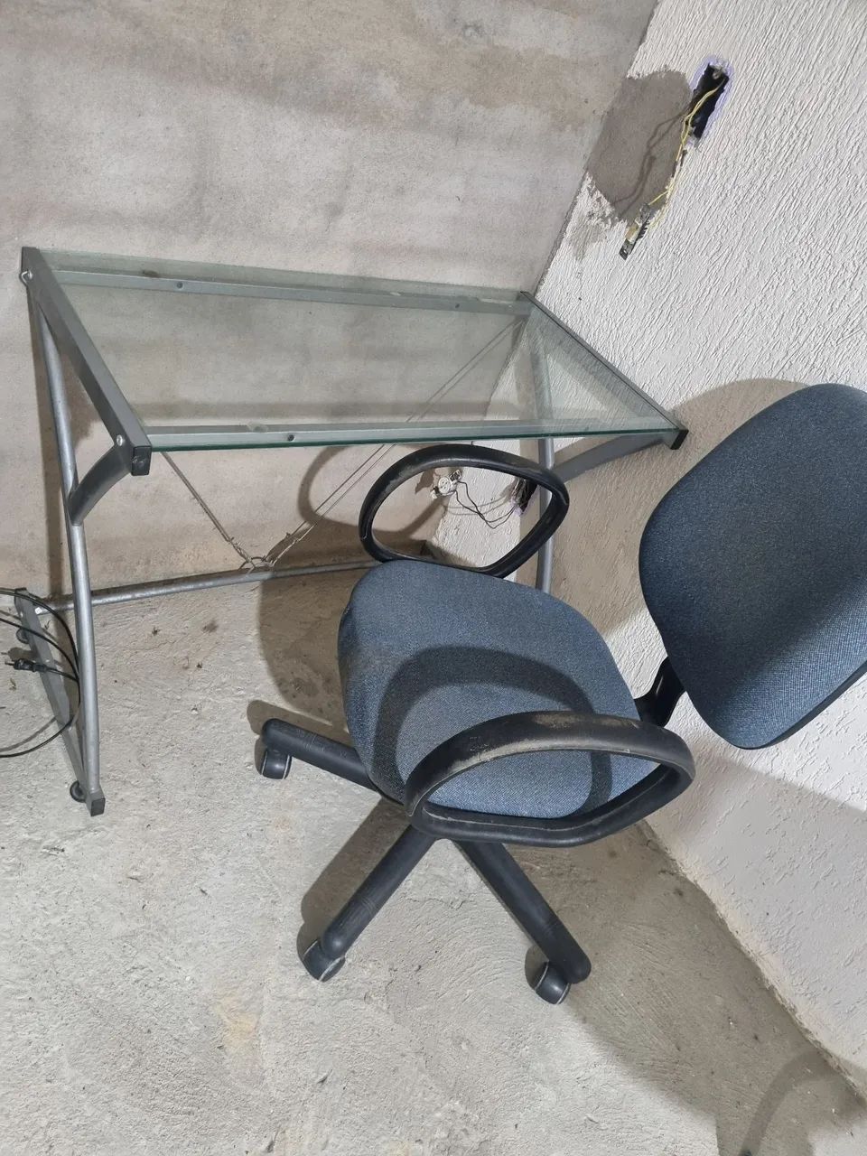 Mesa e cadeira para escritório 