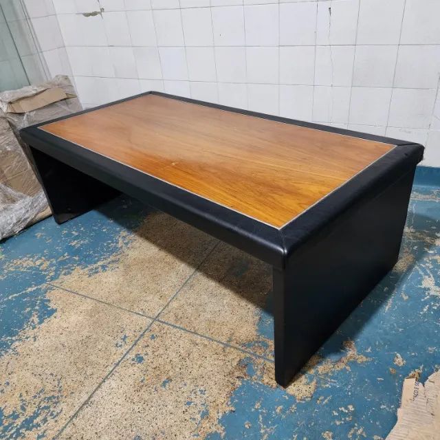Mesa Baixa Retangular 1,21m x 61cm x 41cm Usada - Foto 2