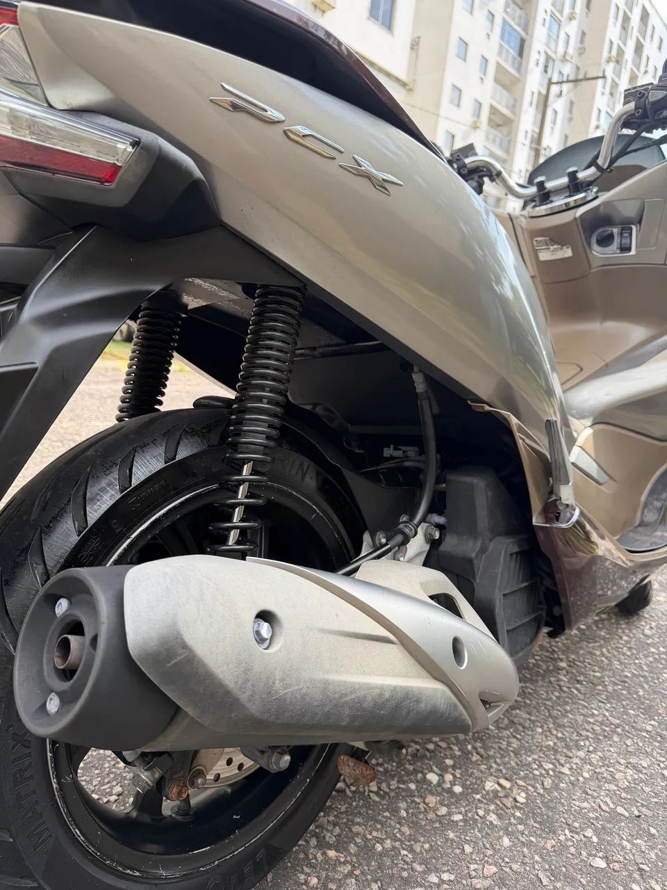 VENDO MOTO PCX QUITADA  - Foto 4