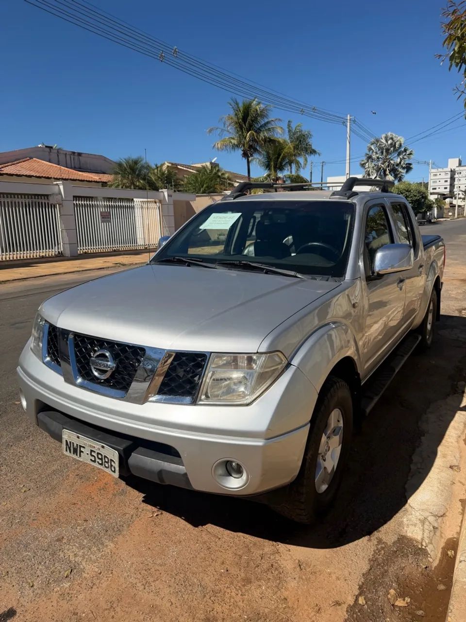 Nissan Frontier Frontier LE CD 4x4 2.5 TB Diesel Mec. 2012