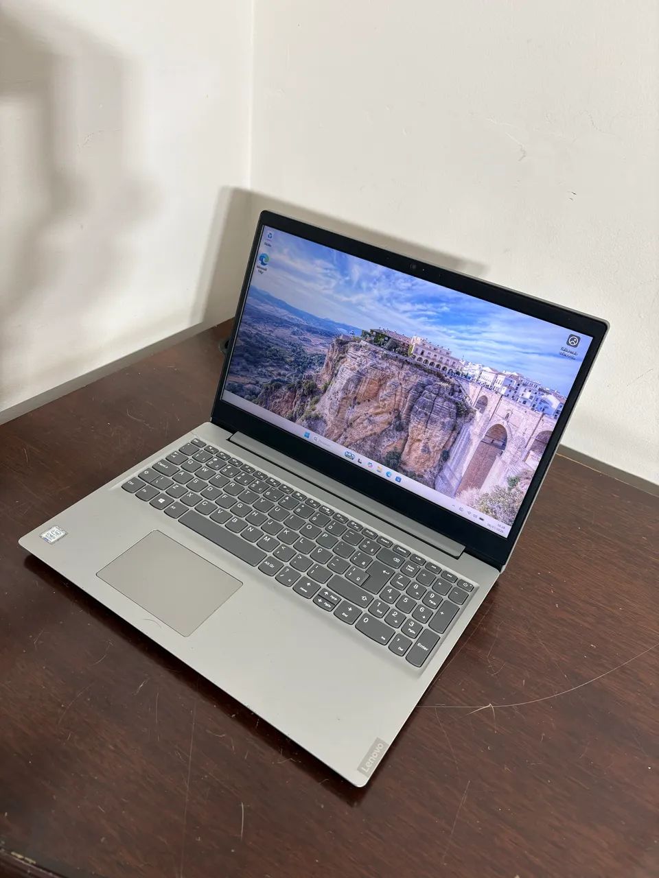 Notebook Lenovo i3 8ª Geração + SSD + 4GB RAM | Rápido e Revisado