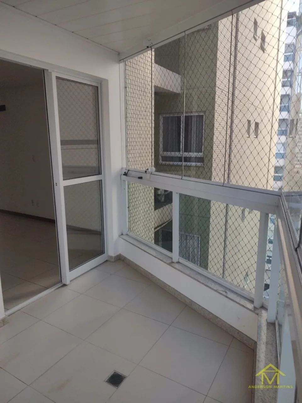  Apartamento 3 Quartos com Localização Privilegiada - Cód.: 24010 F  
