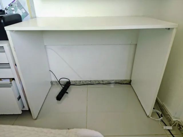 Mesa de escritório em MDF branca