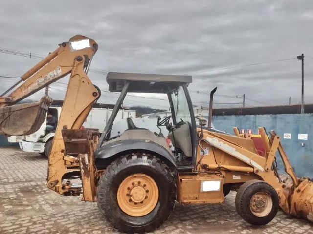Retroescavadeira Case 580M 