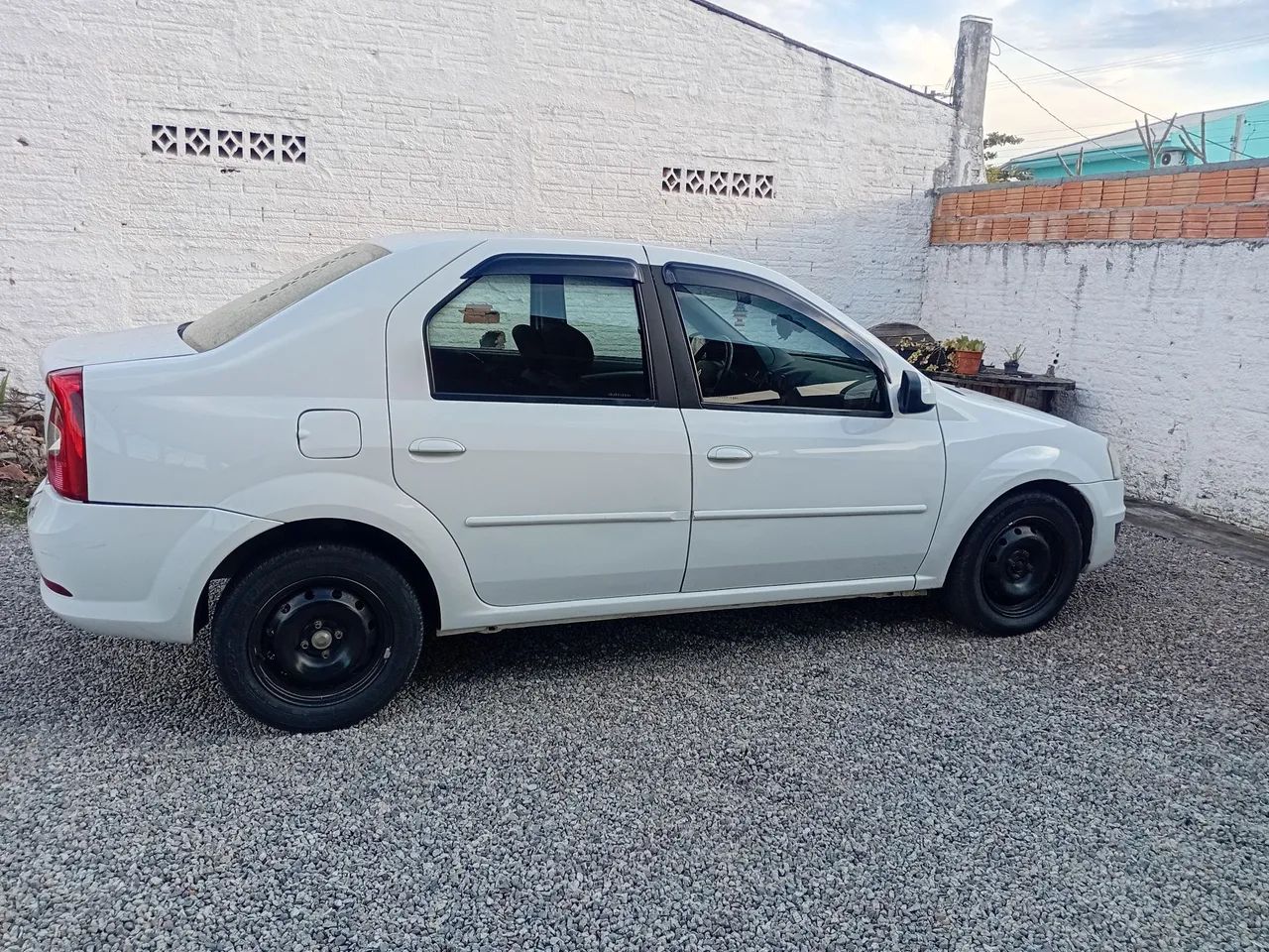 Renault Logan Expression Hi-flex 1.6 8V 4P 2013