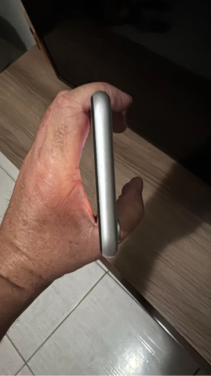 iPhone XR branco 128