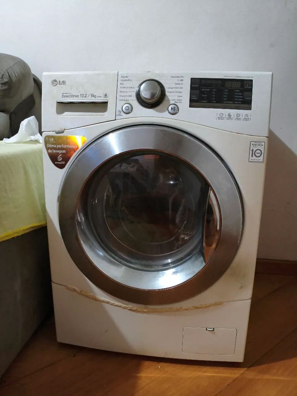 Vendo lava e seca funcionando e com vazamento.