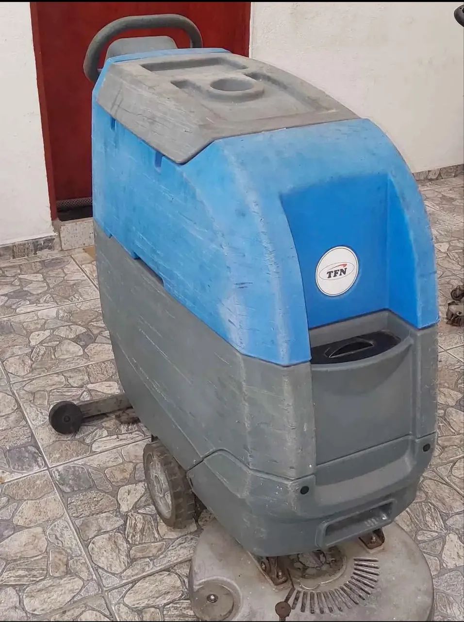 lavadora de piso profissional TFN galpões estacionamentos condominios - Foto 2