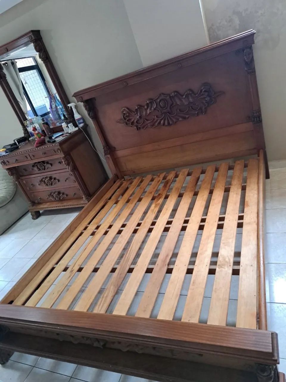 Cama 100% madeira trabalhada a mão 