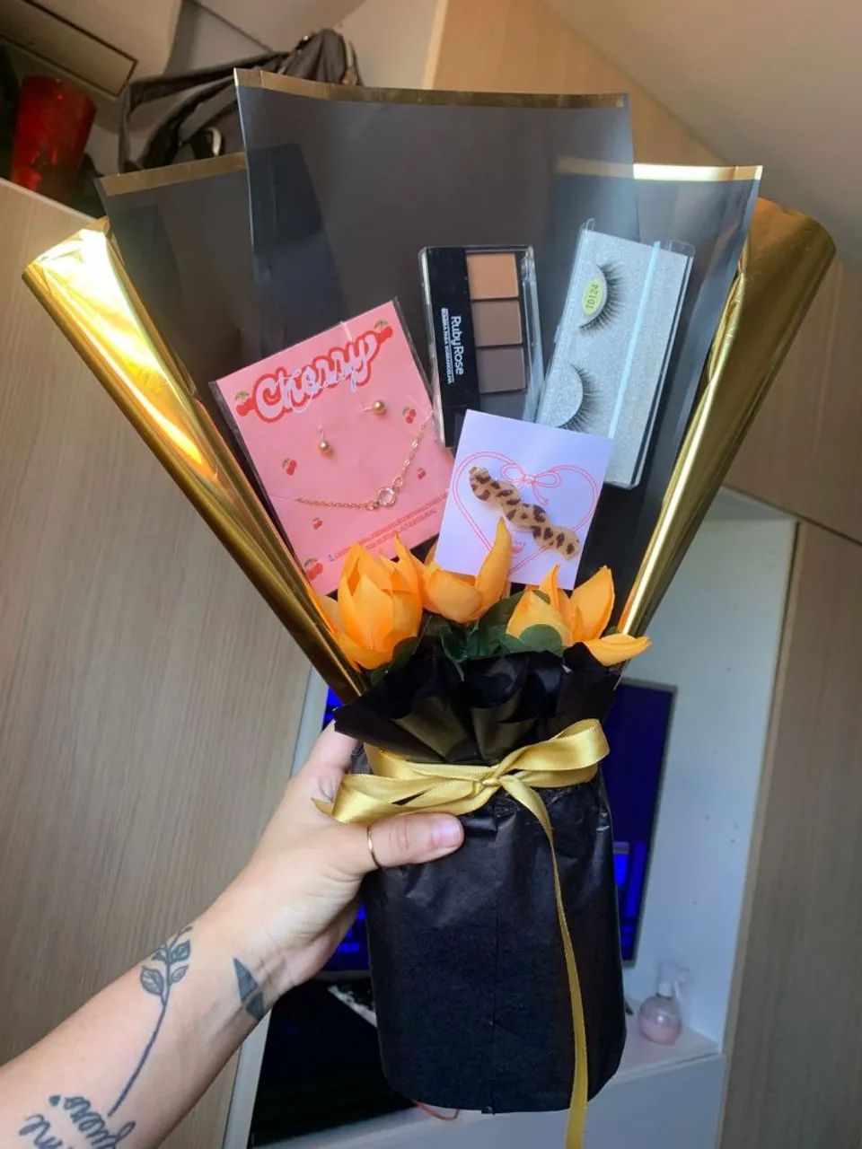 #2 BUQUÊ DE MAQUIAGEM PRESENTEAVEL  - Foto 5