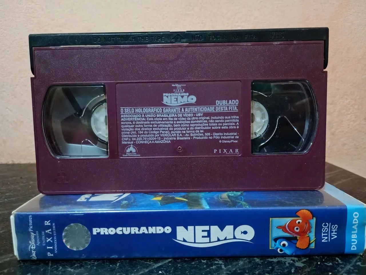 VHS DISNEY PIXAR - PROCURANDO NEMO (DUBLADOS)  - Foto 2