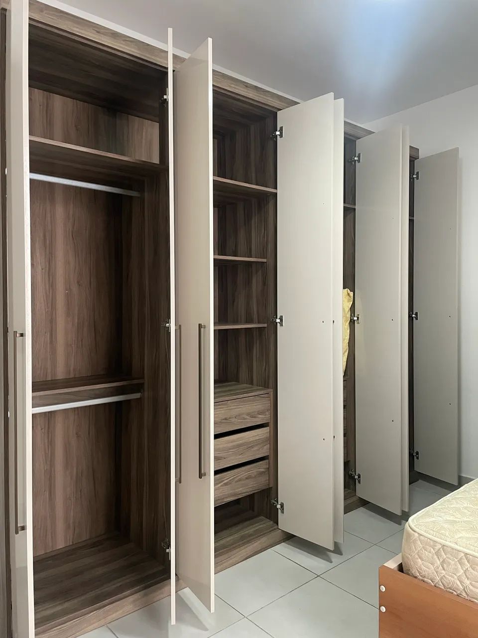 Guarda roupa novo