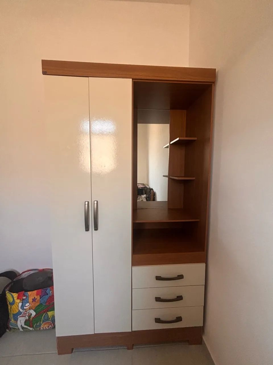 Guarda roupa de solteiro 