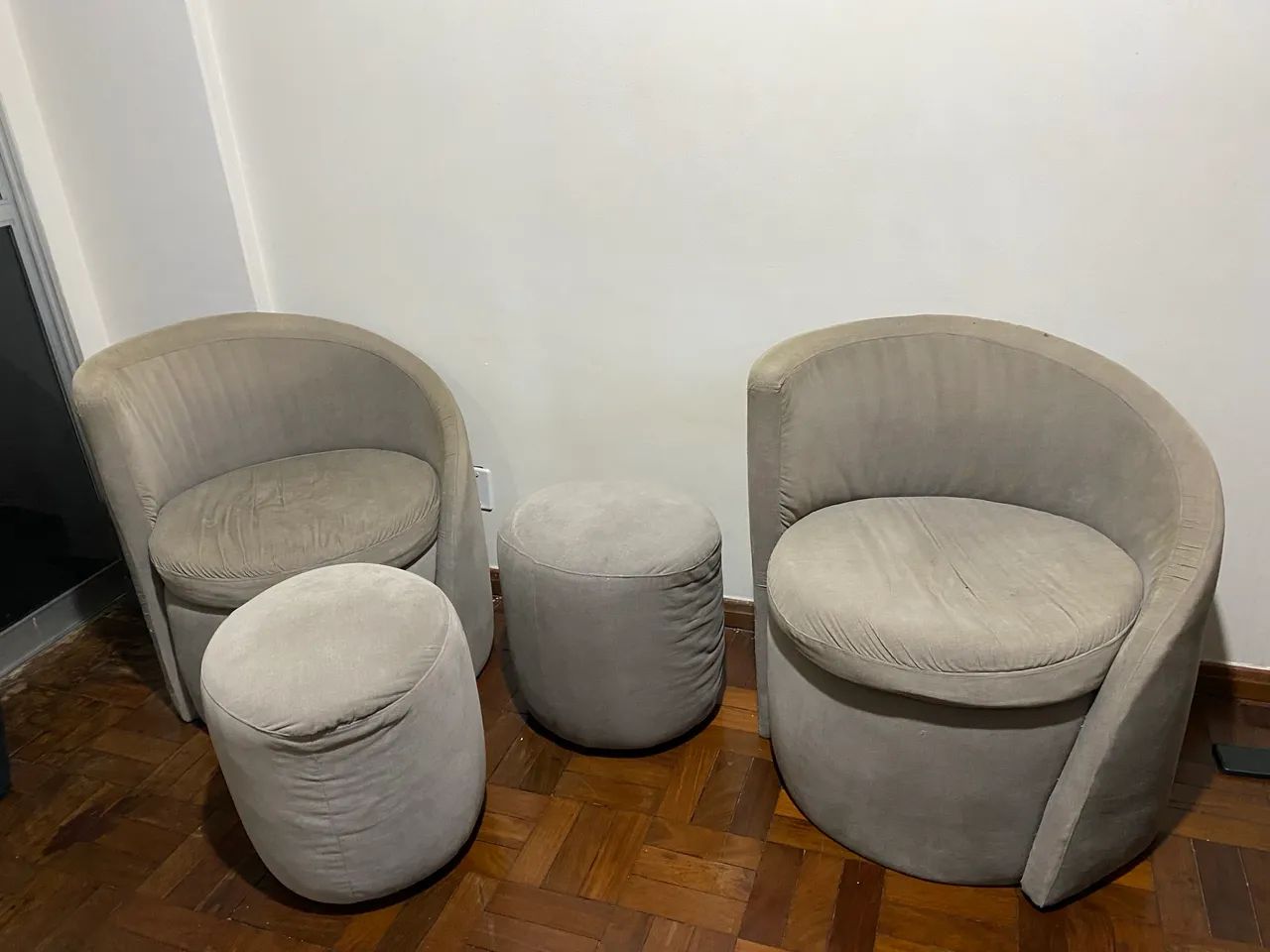 Conjunto Poltronas + Puffs Estilo Boutique  - Foto 3