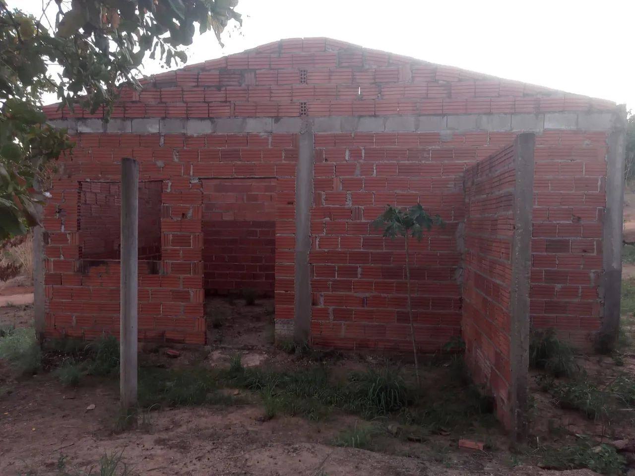 VENDE-SE LOTE COM CASA EM CONSTRUÇÃO. - Foto 4