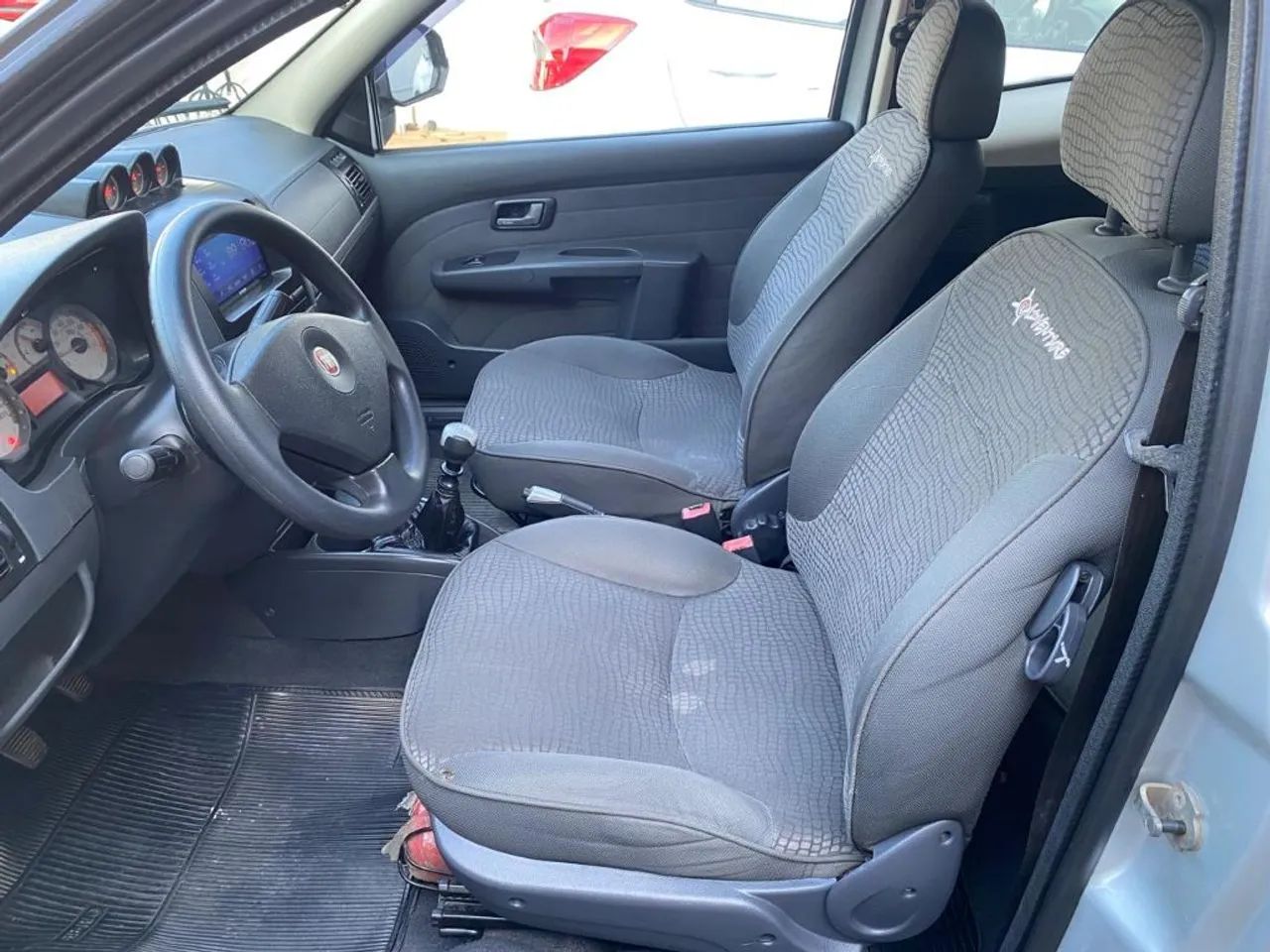 Fiat Strada Adv.ext./ Ext. 1.8 Locker Flex CD 2012 - Foto 4