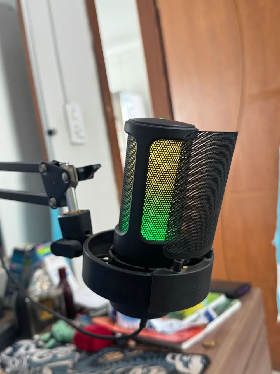 Microfone Fifine de mesa
