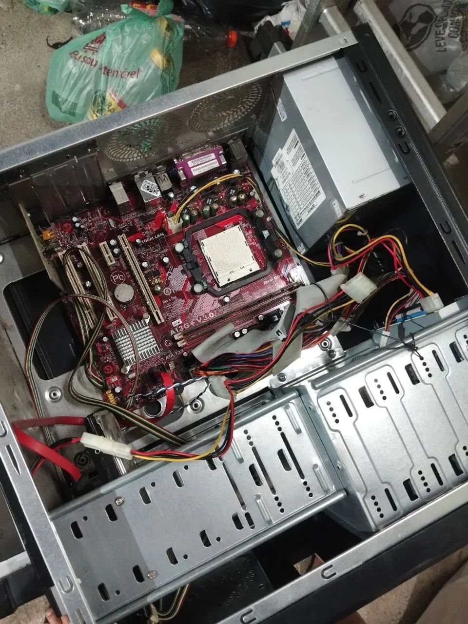 Computadores todos parados precisando de reforma - Foto 3
