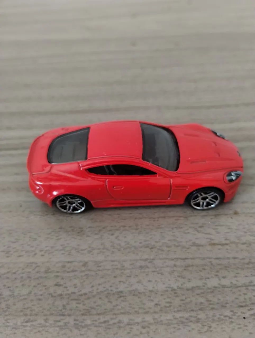 Hot Wheels Aston Martin DBS 2015 Than and Now - Foto 2